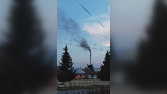 Dymiaci komín v obci Kučín.