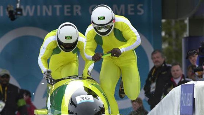 Winston Watts (vľavo) počas kvalifikácie