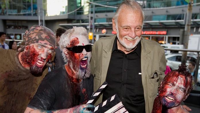 omrel režisér kultovného hororu George Romero.