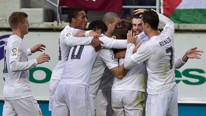 Hráči sa Realu Madrid sa tešia z výhry nad Eibarom v La Lige.