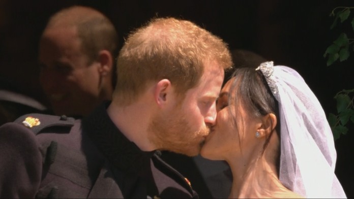 Prvý manželský bozk Harryho s Meghan