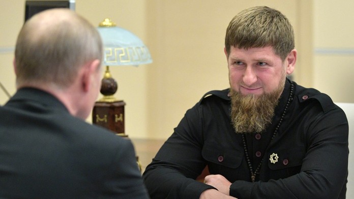 Kadyrovov trik má niekoľko možných vysvetlení. Prvá reakcia Moskvy ho zrejme veľmi nepotešila