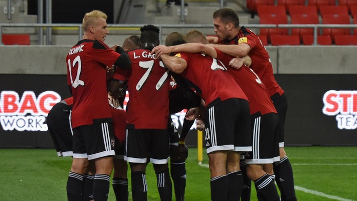 Na snímke radosť hráčov Trnavy po strelení gólu.