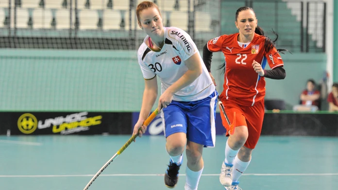 Vľavo Paulína Hudáková a česká hráčka Lucie Theimerová na archívnej snímke.