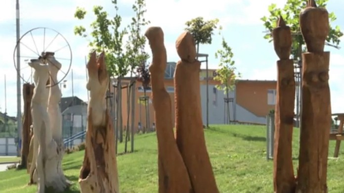 Na dieťa spadla socha, na mieste zomrelo.