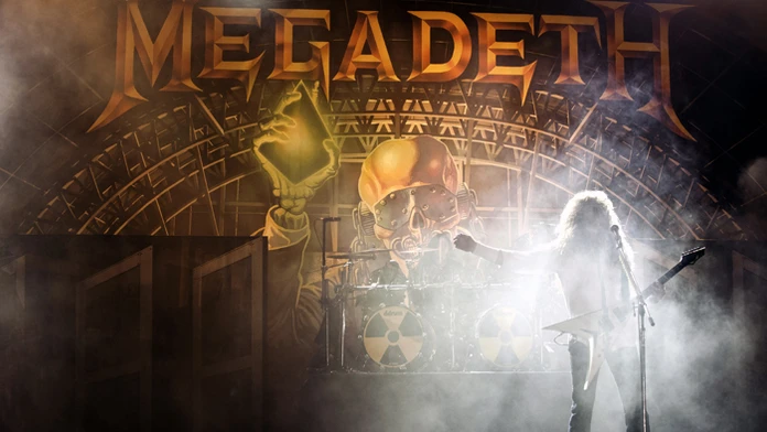 Na archívnej snímke spevák a hráč na elektrickej gitare Dave Mustain z trash-metalovej kapely Megadeth. 