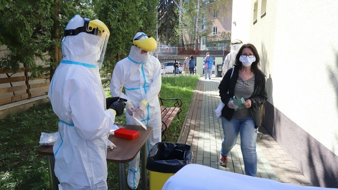 Sexi superstaristky sa poriadne odviažu. Predvedú šou, aká tu ešte nebola.mp4