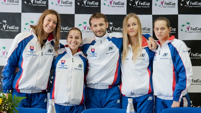 Slovenská fedcupová reprezentácia na archívnej snímke.