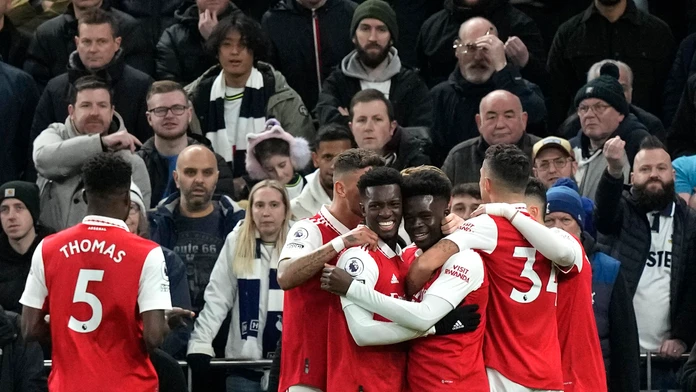 Ešte nie je koniec. Arsenal si vychutnal derby s Chelsea a opäť sa vyšvihol pred City