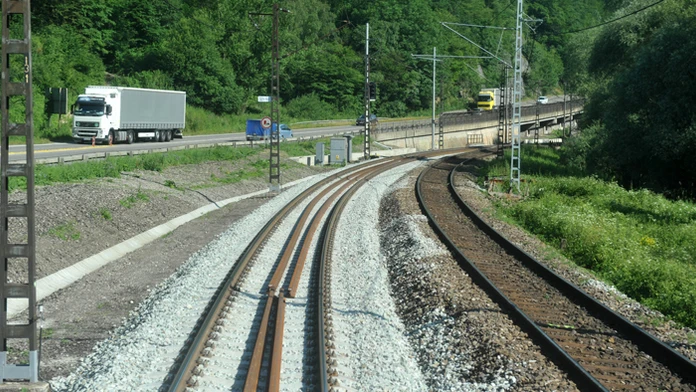 Rekonštrukcia železničnej trate v úseku Varín - Vrútky.