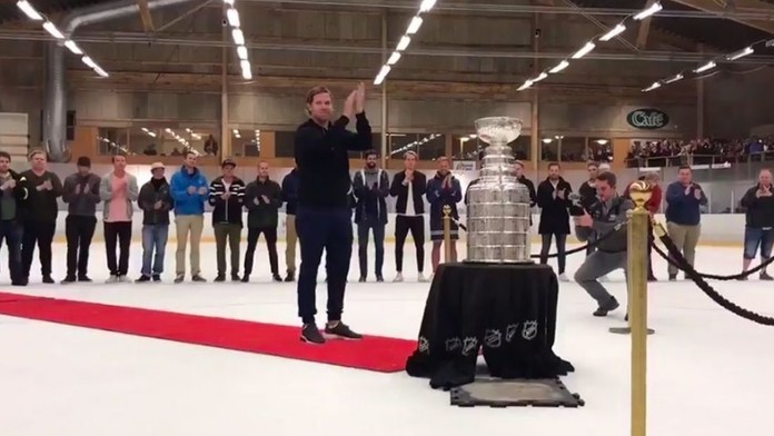 Nicklasa Bäckströma vítajú v jeho rodnom meste.