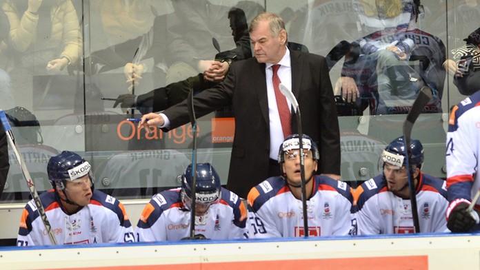 Tréner hokejovej reprezentácie Vladimír  Vůjtek.