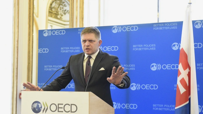 Robert Fico reční na fóre OECD v Paríži.