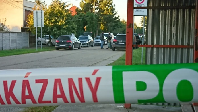NAKA v meste Kolárovo na juhu Slovenska zadržala obvinených