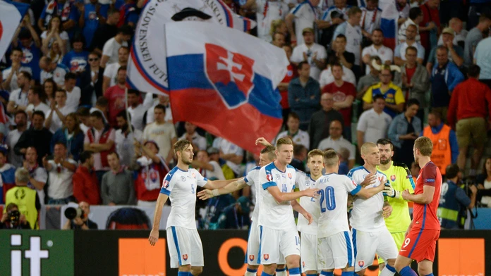 Zľava Norbert Gyömbér, Ján Ďurica, Milan Škriniar, Peter Pekarík, Róbert Mak, Martin Škrtel a Matúš Kozáčik