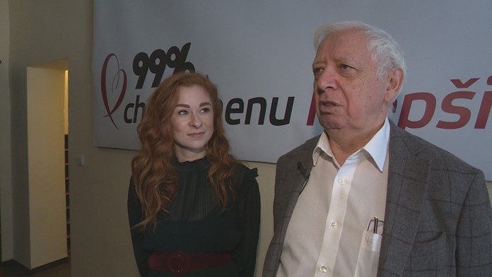 Prvé zábery z nového seriálu: Maštalír ako netradičný pán profesor