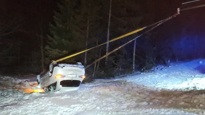 V priekopách uviazli desiatky áut.