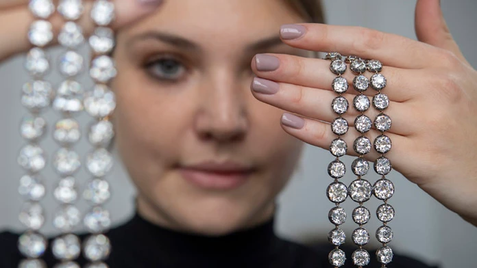 Dva diamantové náramky kedysi vlastnila francúzska kráľovná Mária Antoinetta.