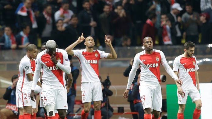 Fabinho (v strede) z Monaca ďakuje nebesiam po góle v odvete osemfinále LM proti ManCity.