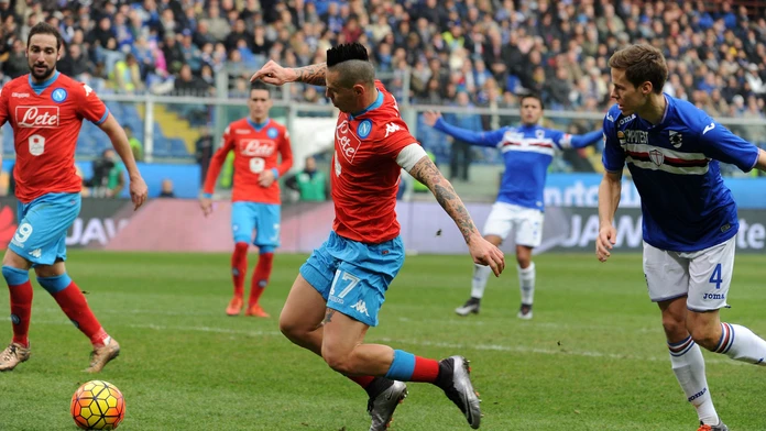 Marek Hamšík strieľa gól proti  Samporii.