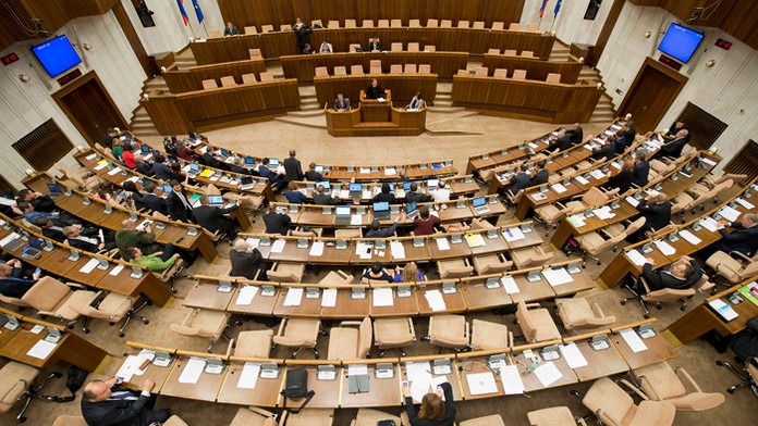 Pohľad na plénum národnej rady.