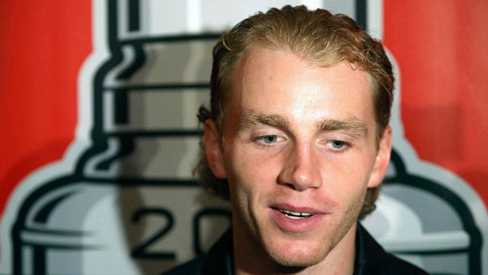 Na archívnej snímke zo 17. júla 2015 hokejový útočník Patrick Kane z tímu NHL Chicago Blackhawks. 