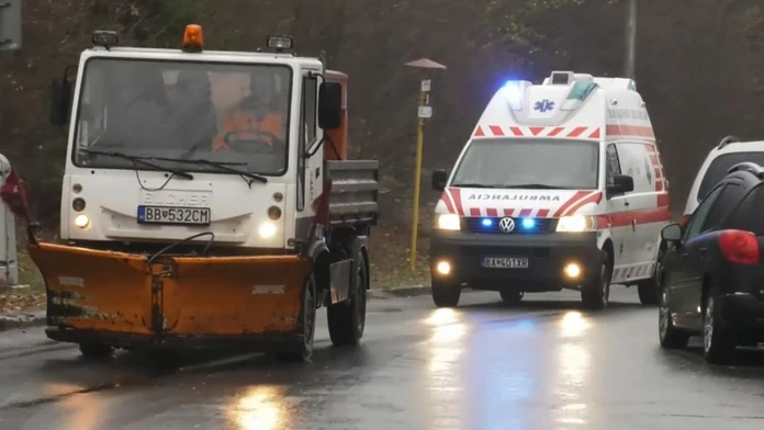 Poľadovica na cestách.