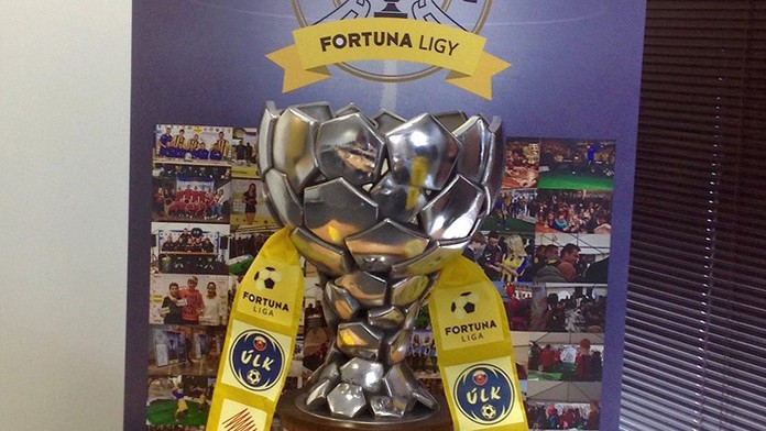 Víťazná trofej futbalovej Fortuna ligy.