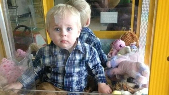 1414084027804_wps_1_A_toddler_is_safe_after_g.jpg