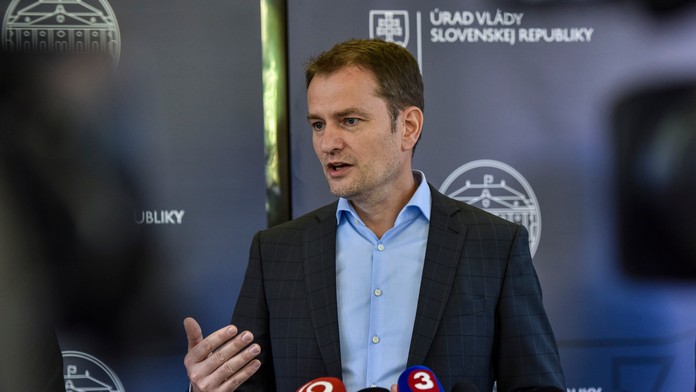 Ženu takmer zabil kus stromu