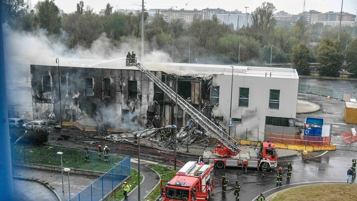 Budova po páde lietadla.
