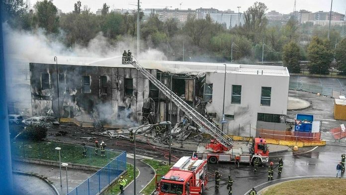 Budova po páde lietadla.