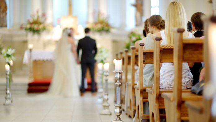 Svadba v kostole - ilustračná snímka.