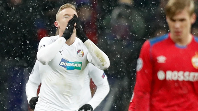 Roman Procházka z Viktorie Plzeň sa teší z gólu v Lige majstrov.