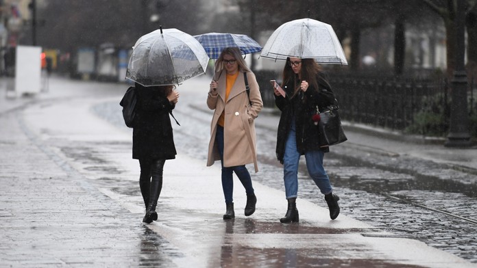 Niekde bude pršať, inde snežiť. Celé Slovensko čakajú výdatné zrážky