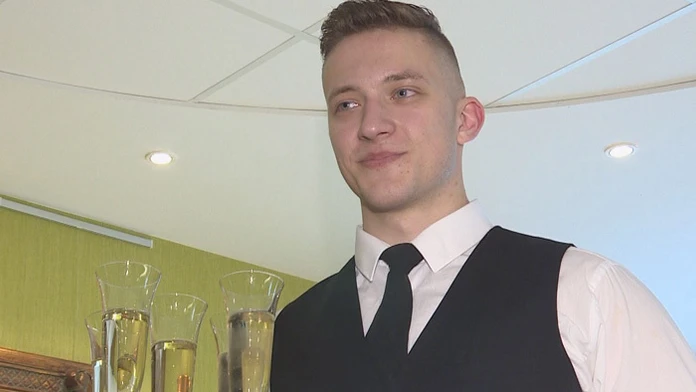 Marián Žonda obsluhoval britskú kráľovnú Alžbetu II.