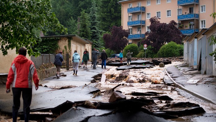 Zničená cesta v nemeckom Meissene.