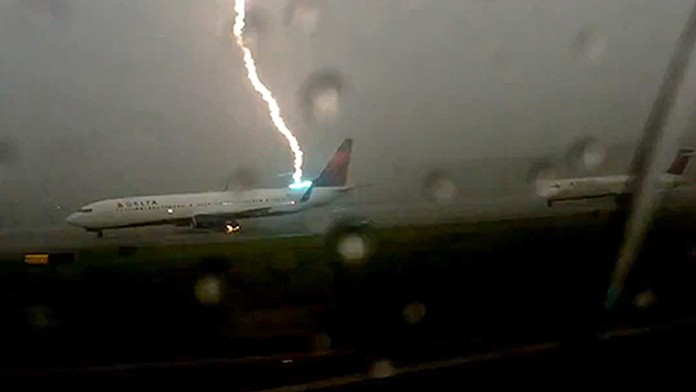 PLANE_3413422b.jpg