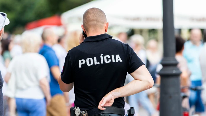 Zníženie veku pre vstup do polície pritiahlo mladších záujemcov. Za prvý mesiac sa ich prihlásilo viac ako 300