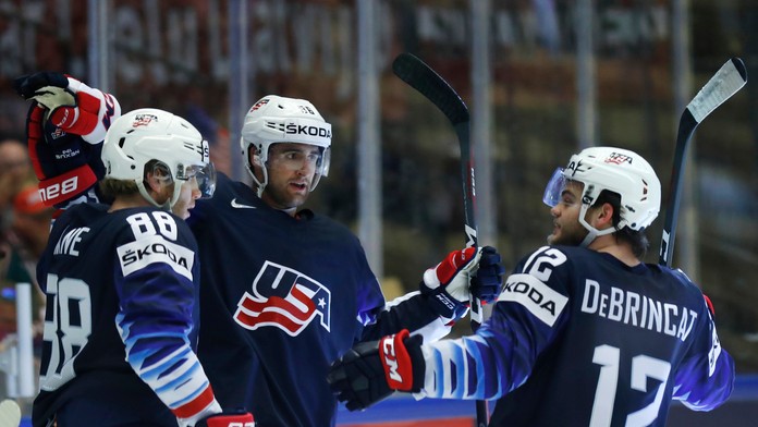 Americkí hráči zľava Patrick Kane, Colin White a Alex Debrincat oslavujú gól proti Lotyšsku v zápase na MS 2018.