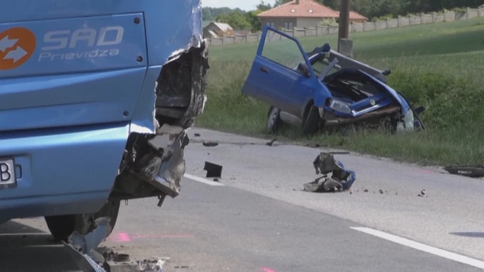 V autobuse cestovalo 13 ľudí.