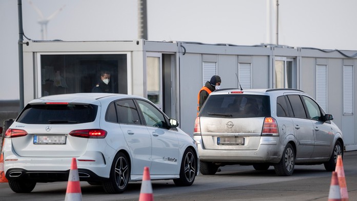 Primár Hamdan Hamdy Khalil Mohamed Khalil z ružomberskej vojenskej nemocnice sa dal zaočkovať proti COVID-19.