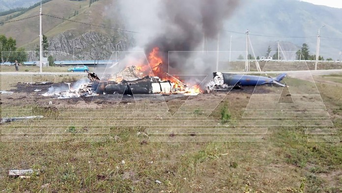 VIDEO: Na Sibíri havarovali dva vrtuľníky. Jeden trafil rotorom stĺp osvetlenia, druhý elektrické vedenie