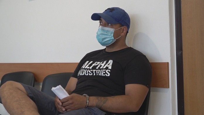 Muž, ktorý jazdil bez vodičáku a pod vplyvom drog,