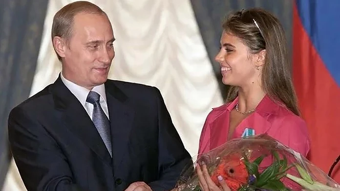 Putinova utajovaná milenka sa vraj schováva aj s ich deťmi v luxusnej chate vo Švajčiarsku