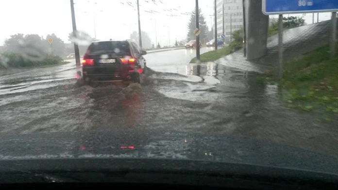 Žilina pod vodou po prietrži mračien