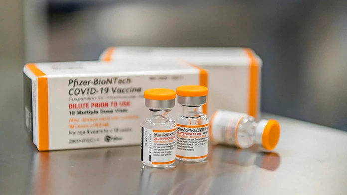 Ampulky s vakcínou proti ochoreniu COVID-19 od spoločnosti Pfizer/Biontech pre deti.