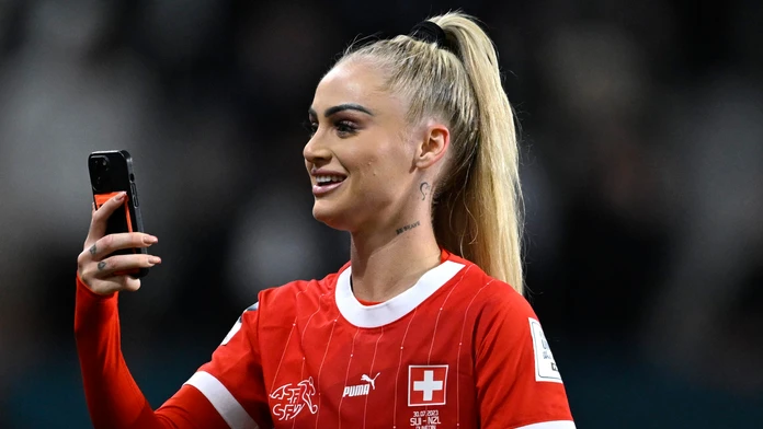 Na Instagrame tromfla aj Federera. Zmluvy so spoločnosťami jej vynášajú viac ako futbal