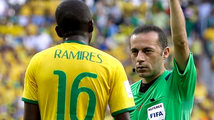 Turecký rozhodca  Cuneyt Cakir na archívnej snímke.