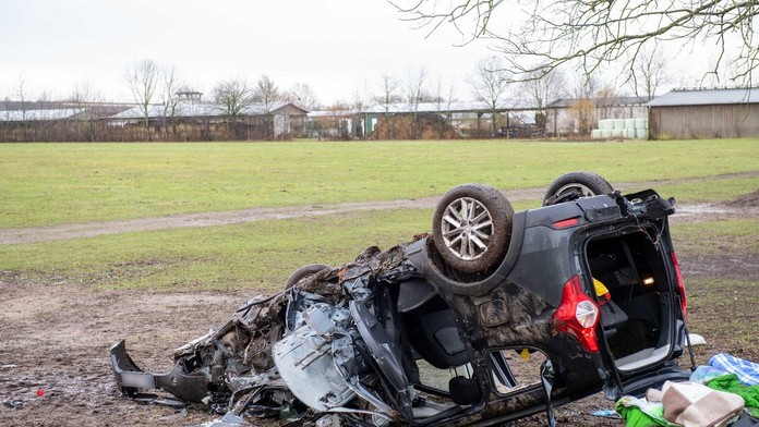 Po náraze auta do stromu na severe Nemecka vyhasli životy dvoch Slovákov